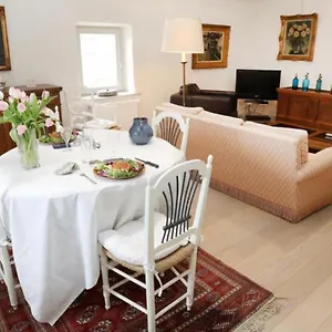 https://apt-au-lheur-de-mon-cloche.hotels-rhonealpes.com